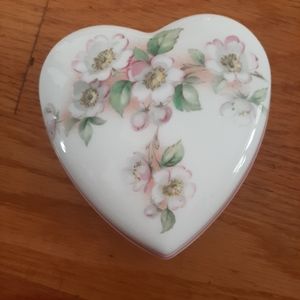Vintage Coalport Fine Bone China Heart Shaped Trinket Jewelry Storage Box